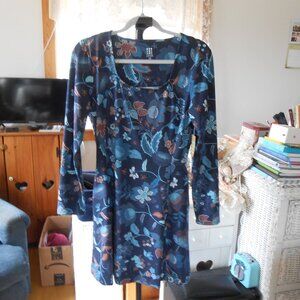 TITLE NINE DREAM LONG SLEEVED DRESS-WOMEN'S SIZE MEDIUM